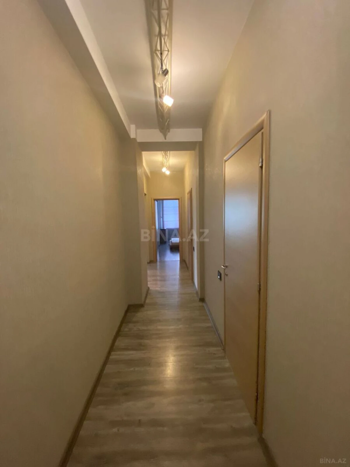 Kirayə verilir 4 otaqlı mənzil 200 m²