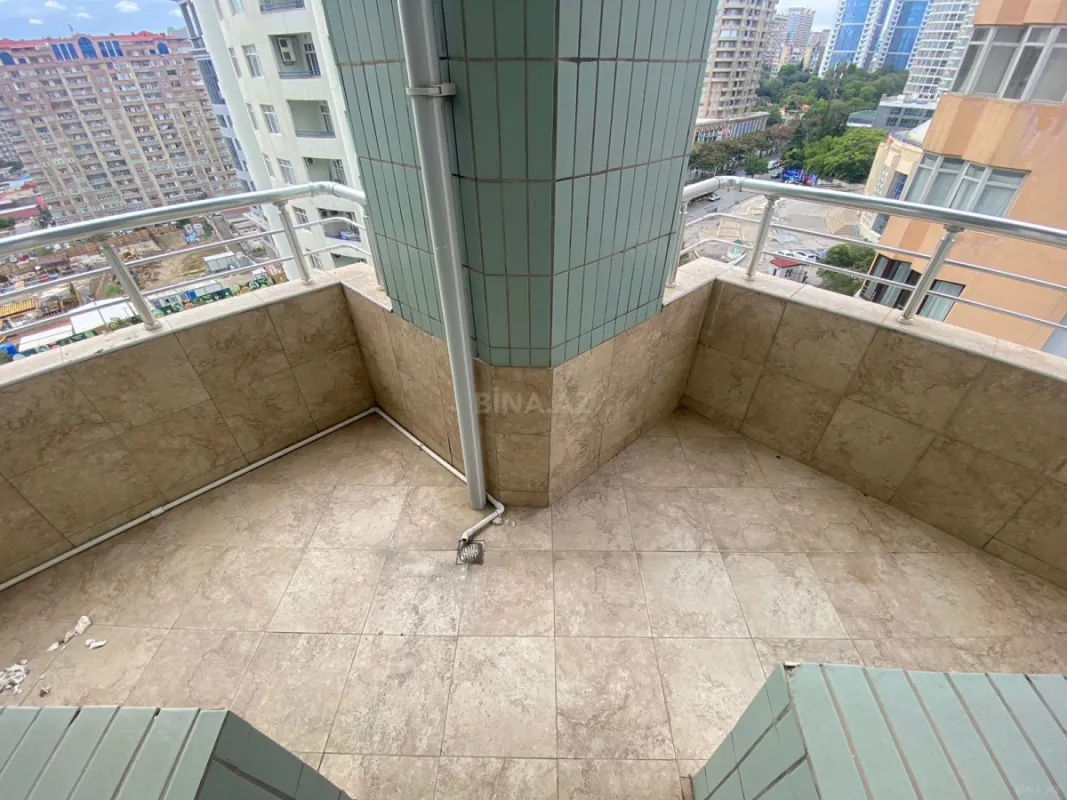 Kirayə verilir 4 otaqlı mənzil 200 m²