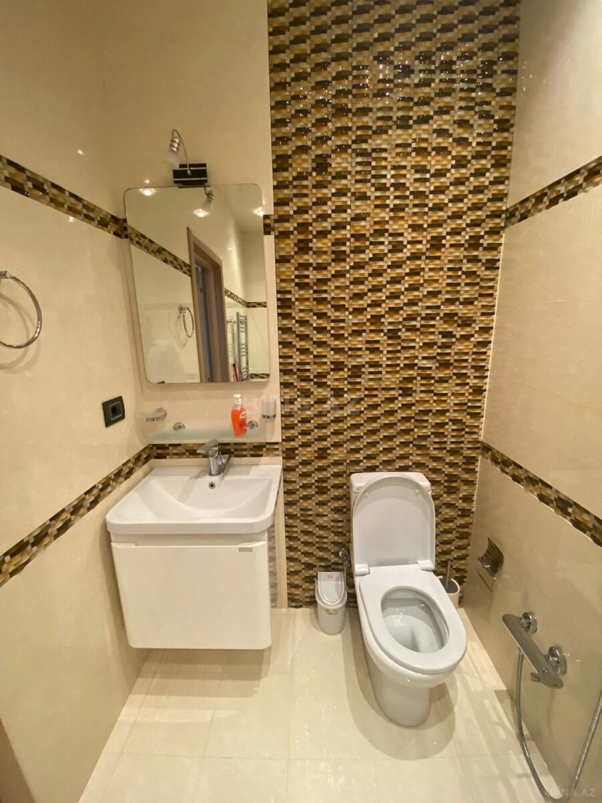 Kirayə verilir 4 otaqlı mənzil 200 m²