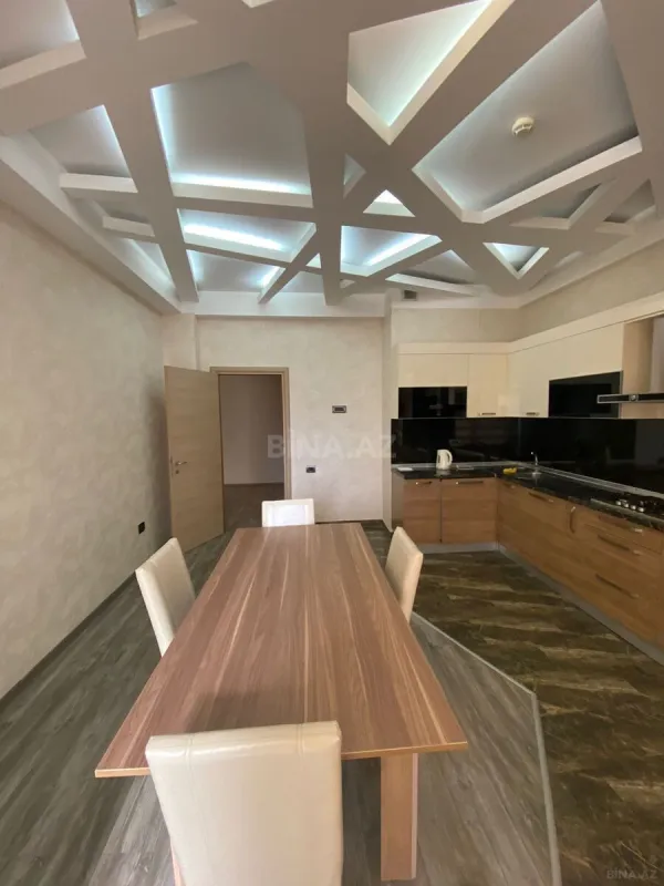 Kirayə verilir 4 otaqlı mənzil 200 m²