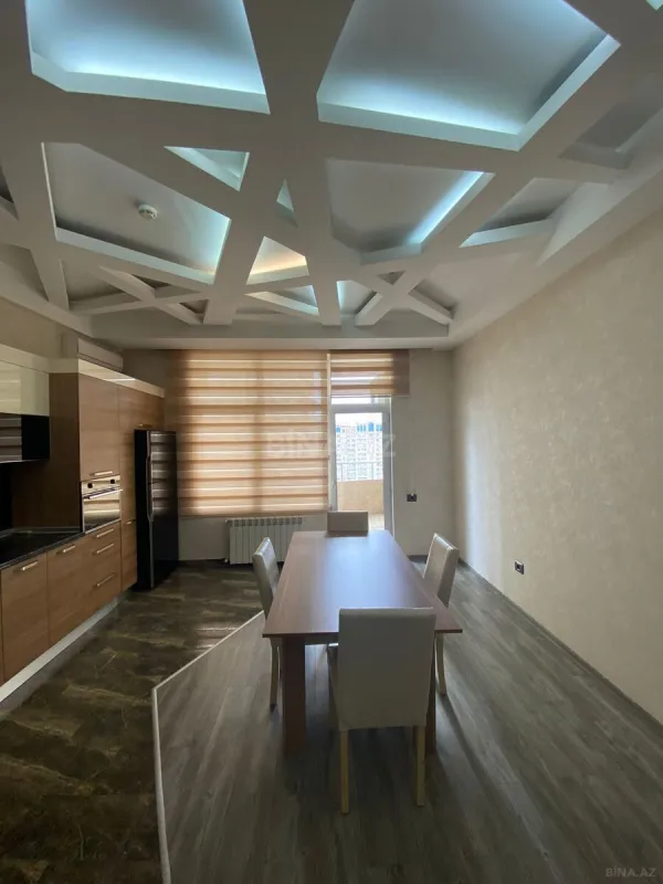 Kirayə verilir 4 otaqlı mənzil 200 m²