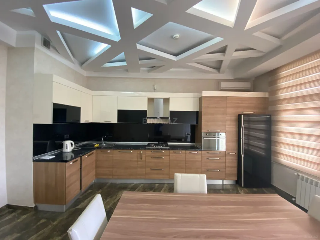 Kirayə verilir 4 otaqlı mənzil 200 m²