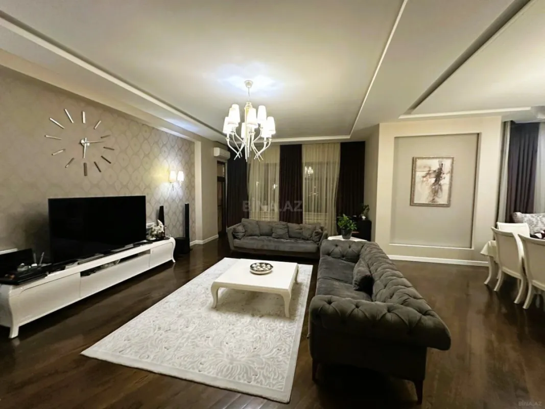Satılır 4 otaqlı mənzil 210 m²