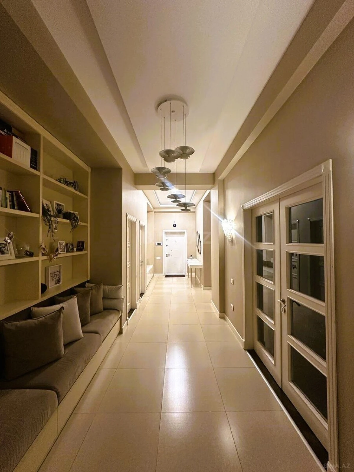 Satılır 4 otaqlı mənzil 210 m²