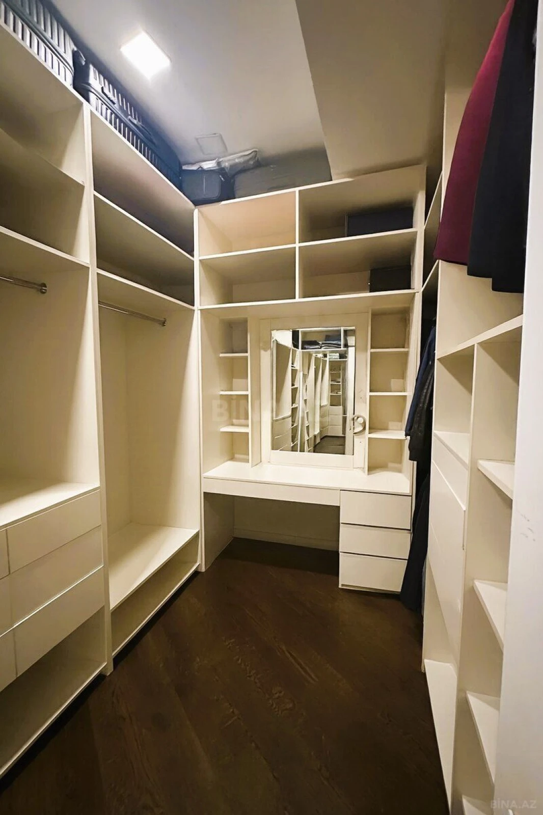 Satılır 4 otaqlı mənzil 210 m²