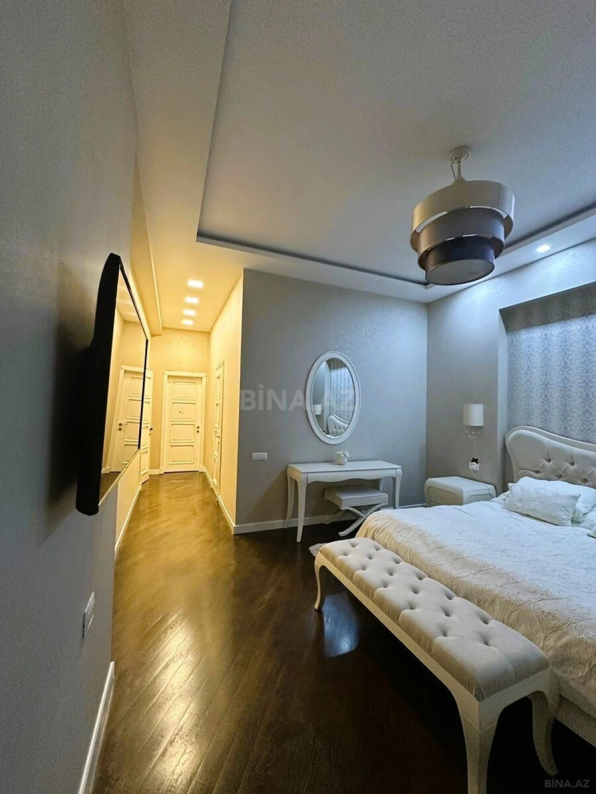 Satılır 4 otaqlı mənzil 210 m²