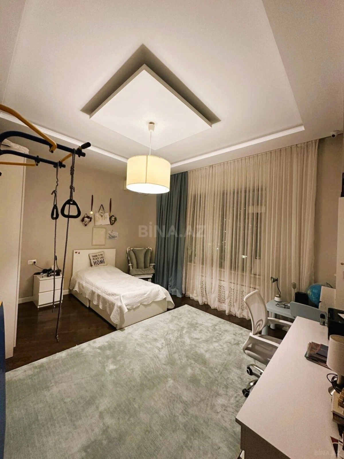 Satılır 4 otaqlı mənzil 210 m²