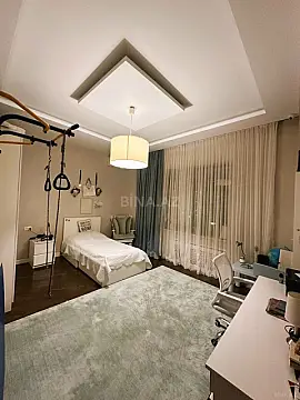 Satılır 4 otaqlı mənzil 210 m²