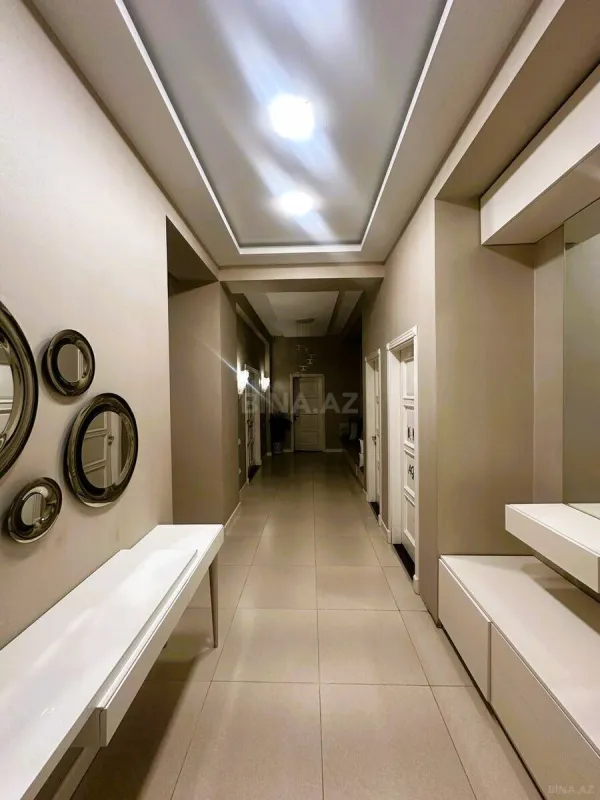 Satılır 4 otaqlı mənzil 210 m²
