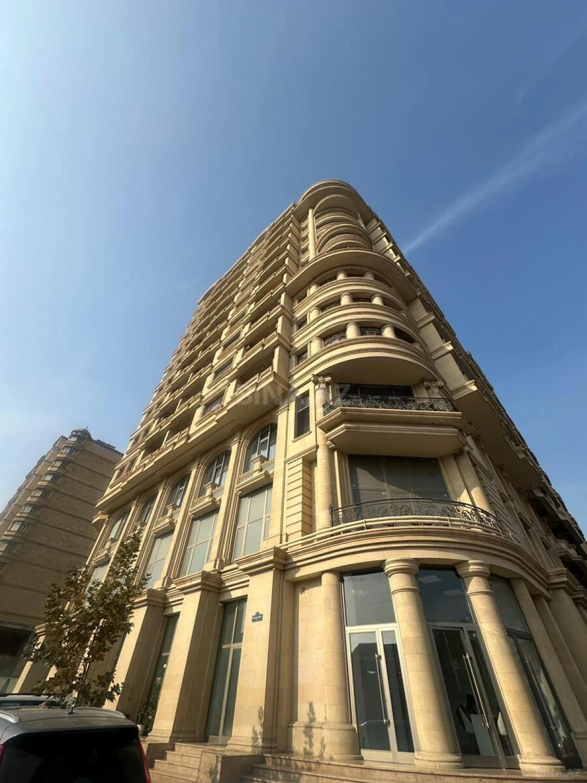 Satılır 4 otaqlı mənzil 210 m²