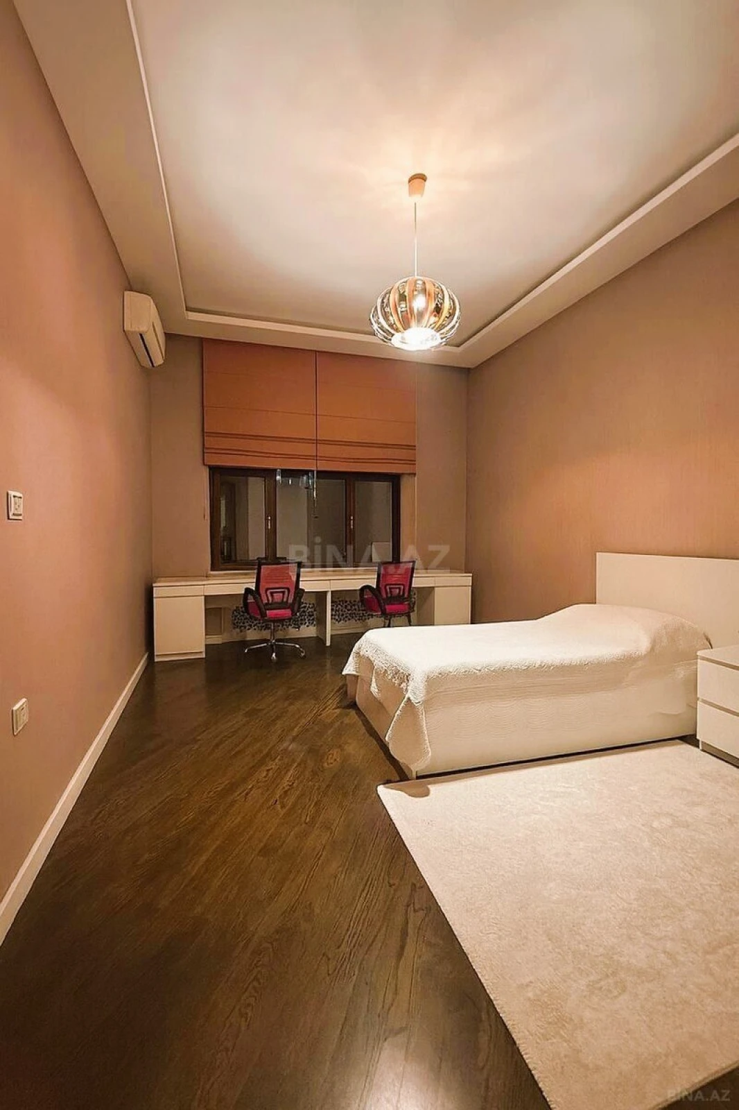 Satılır 4 otaqlı mənzil 210 m²