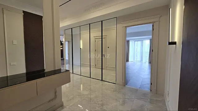 Satılır 3 otaqlı mənzil 127 m²