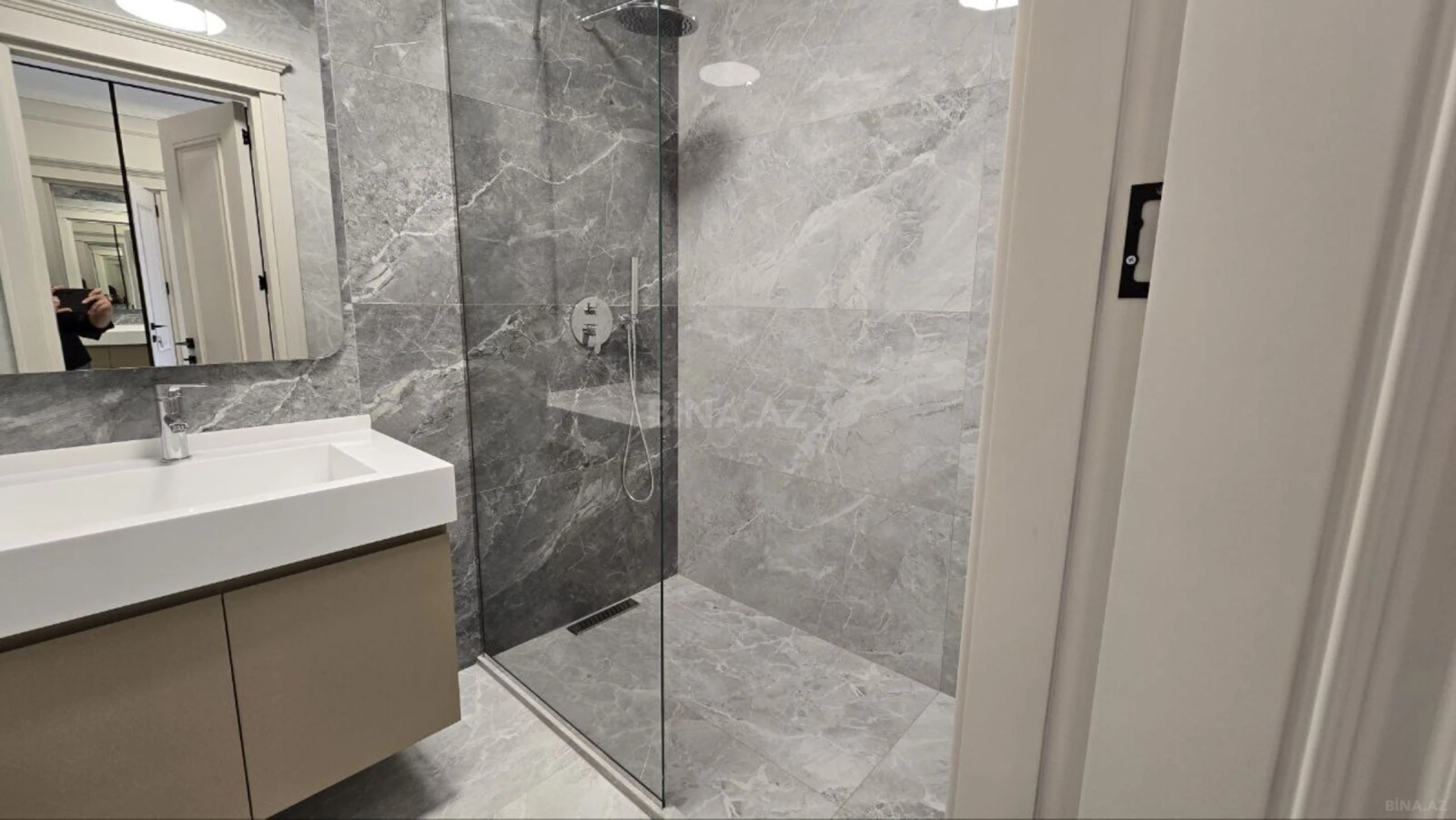 Satılır 3 otaqlı mənzil 127 m²