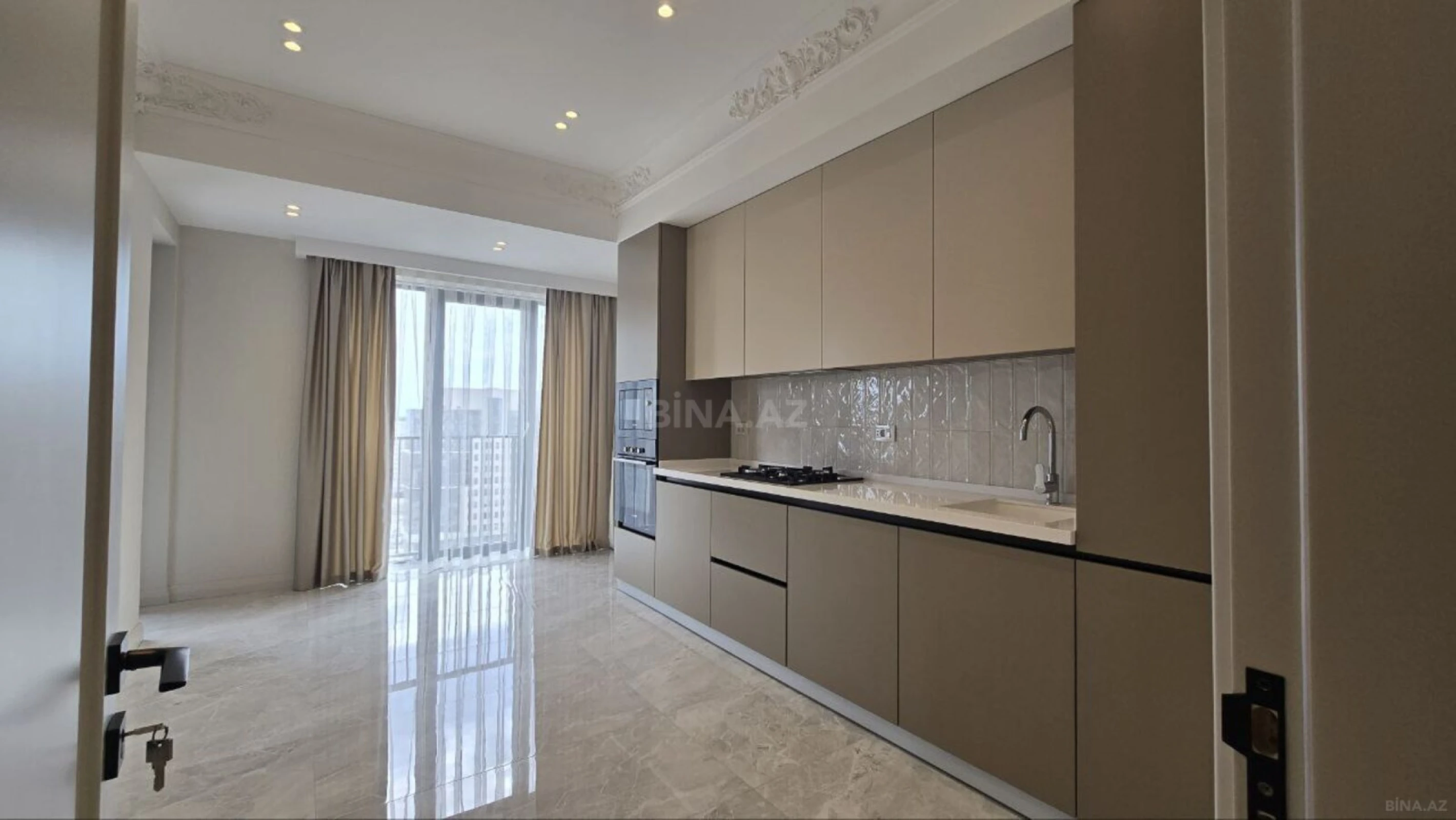 Satılır 3 otaqlı mənzil 127 m²