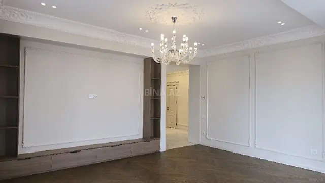 Satılır 3 otaqlı mənzil 127 m²