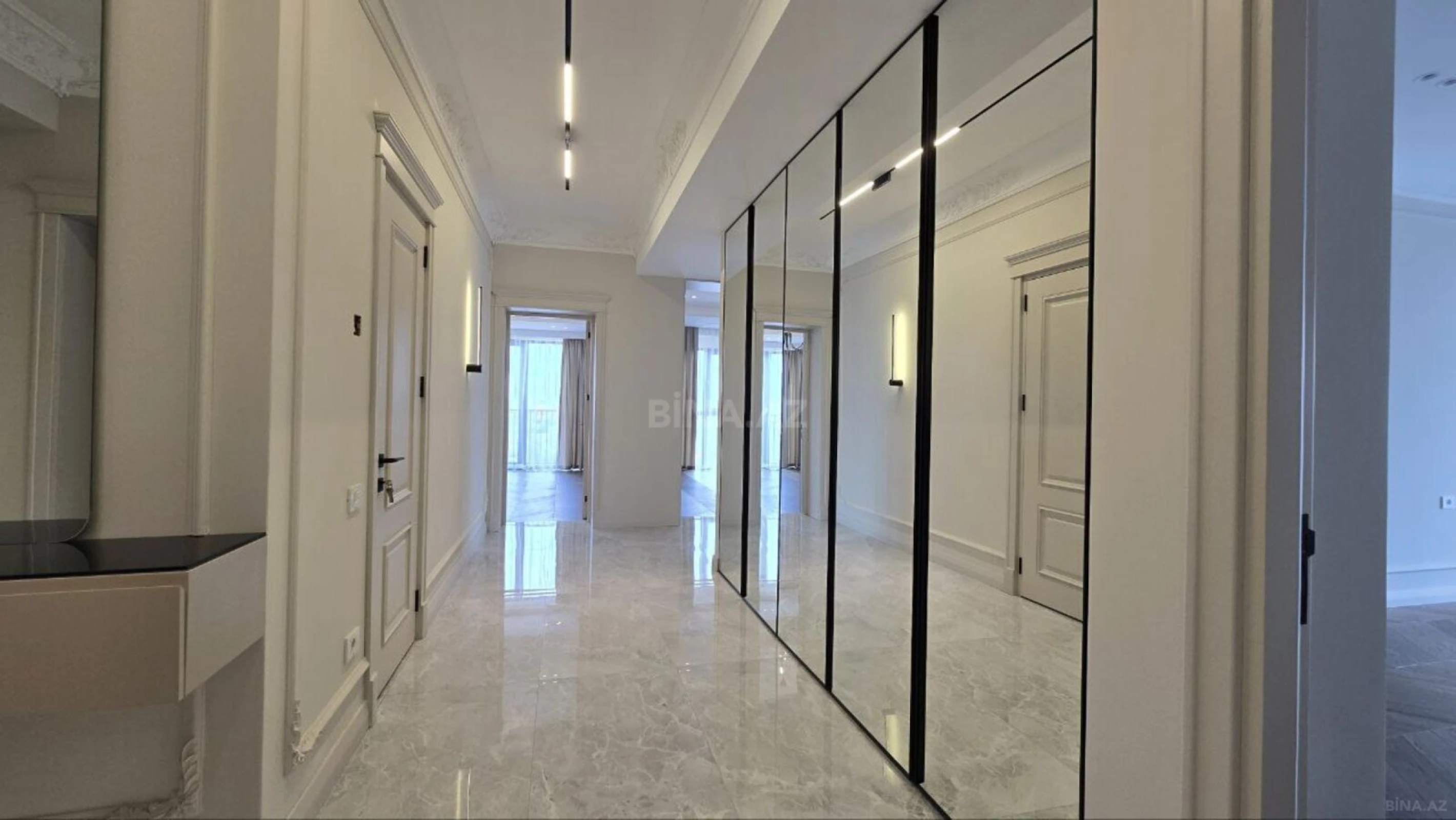 Satılır 3 otaqlı mənzil 127 m²