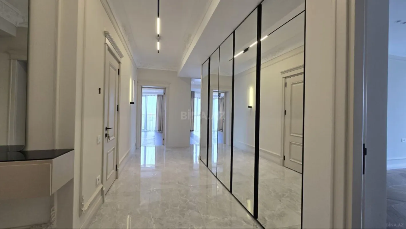 Satılır 3 otaqlı mənzil 127 m²