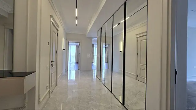 Satılır 3 otaqlı mənzil 127 m²