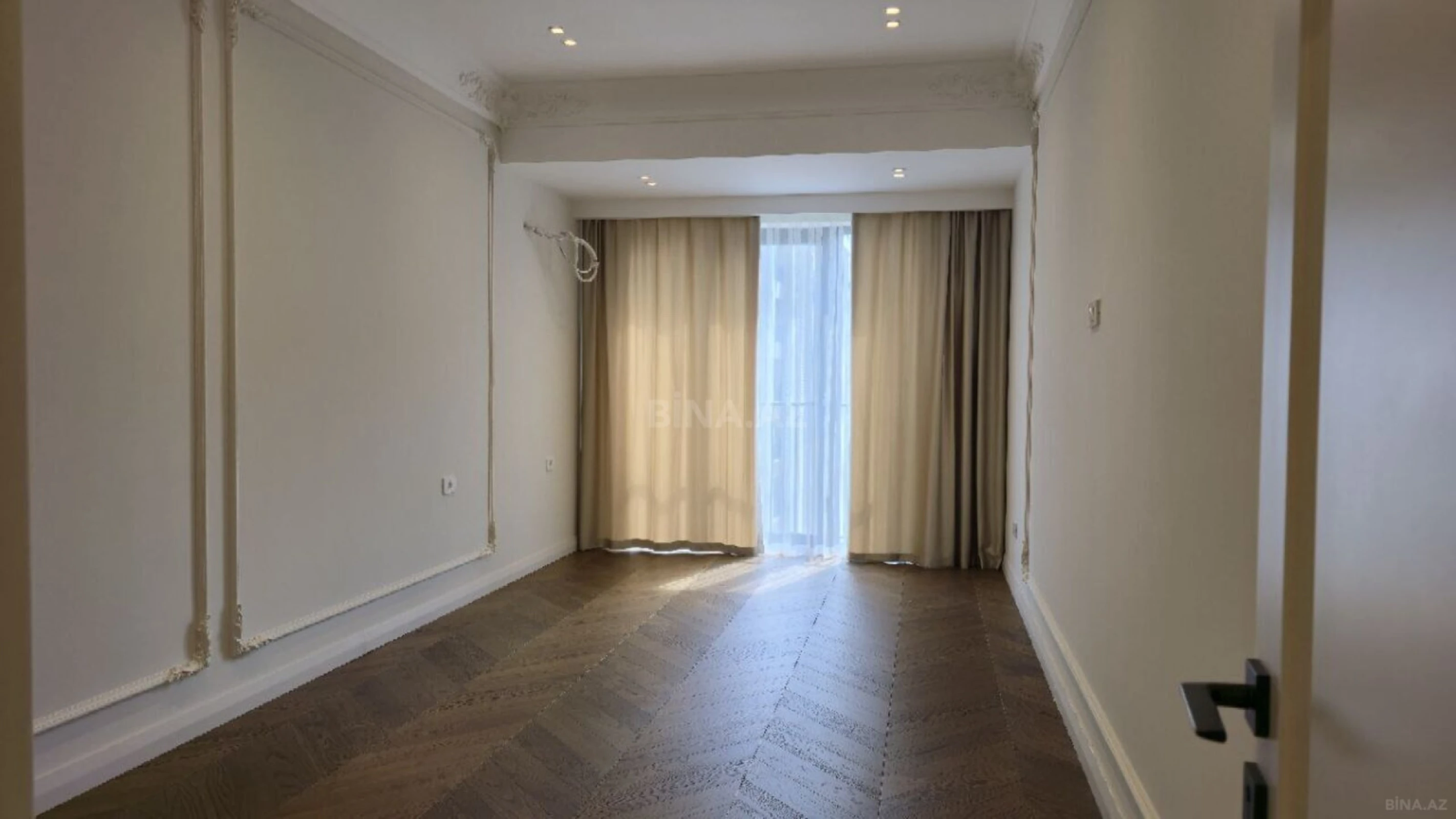 Satılır 3 otaqlı mənzil 127 m²