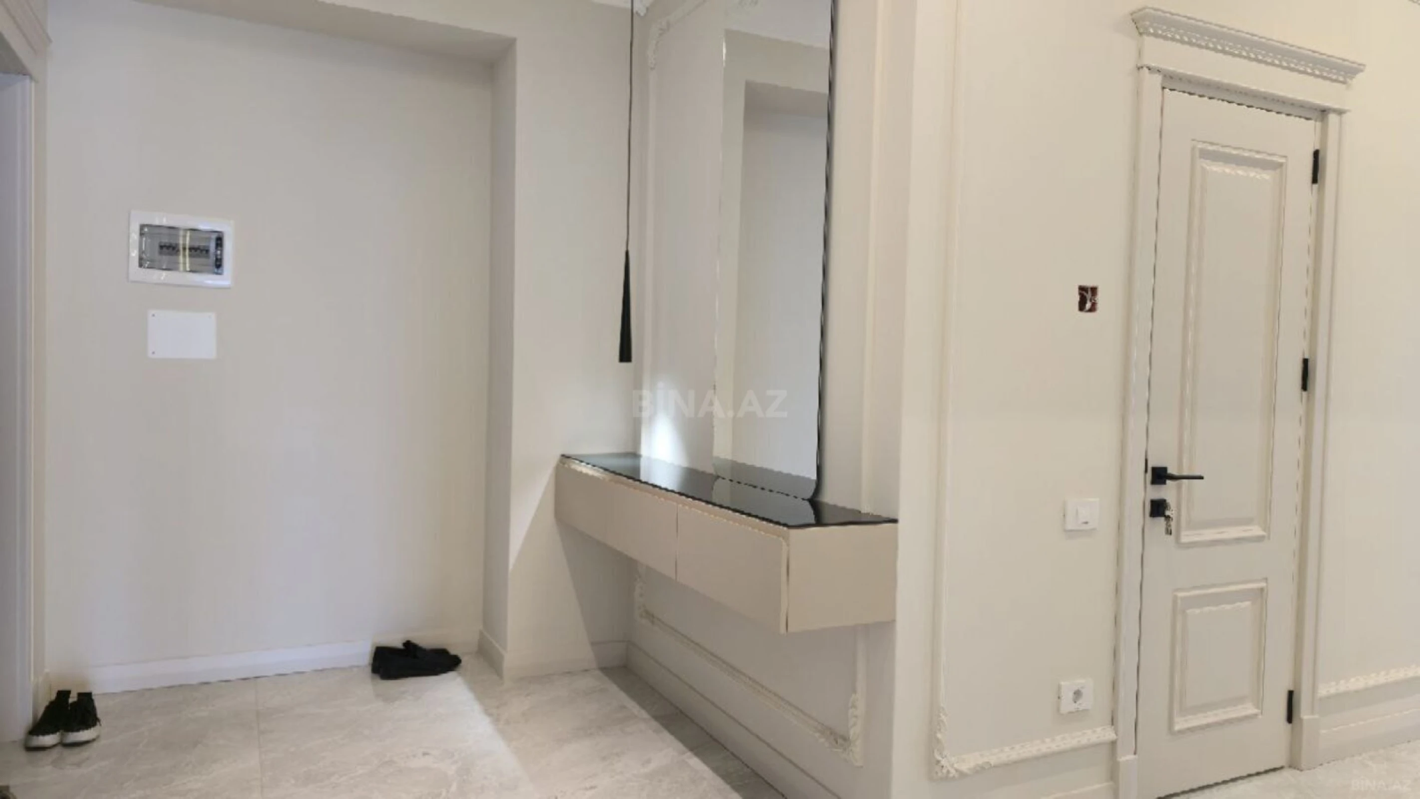 Satılır 3 otaqlı mənzil 127 m²