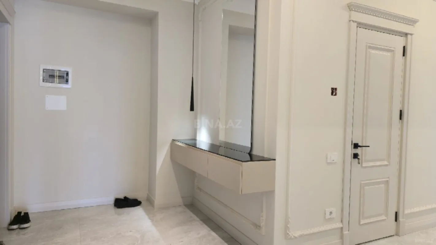 Satılır 3 otaqlı mənzil 127 m²