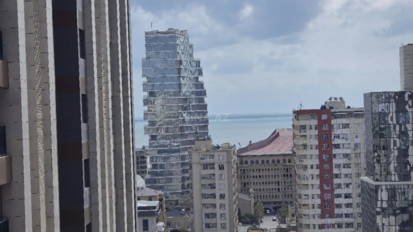 Satılır 3 otaqlı mənzil 127 m²