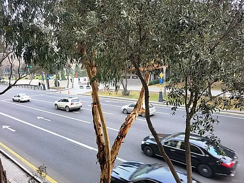 Kirayə verilir 2 otaqlı mənzil 85 m²