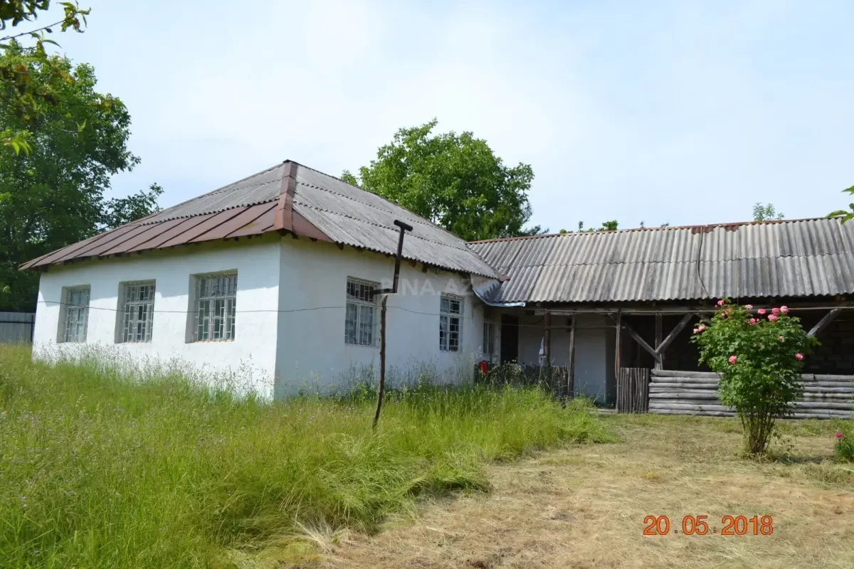 Satılır 4 otaqlı həyət evi 120 m²