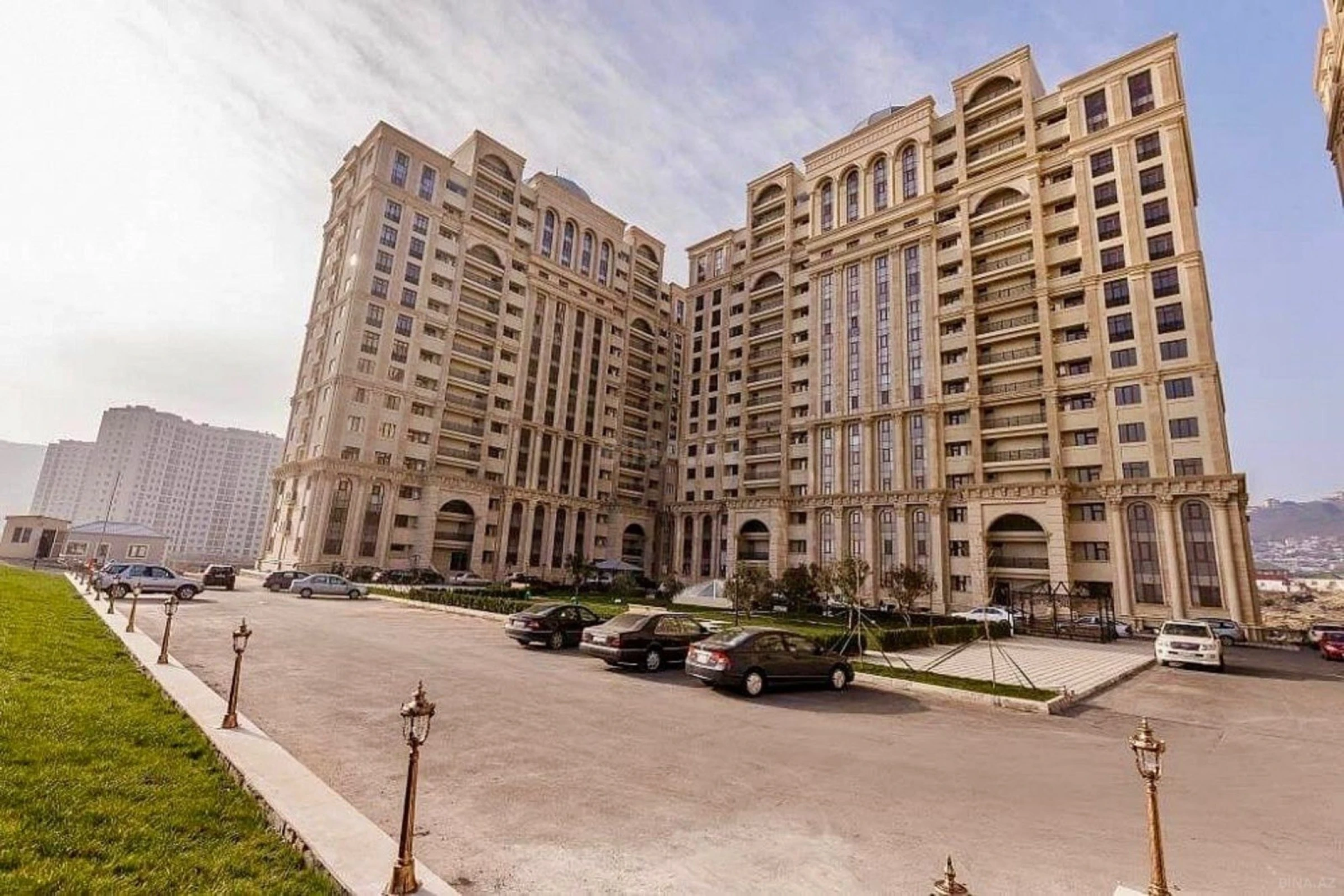 Satılır 3 otaqlı mənzil 129 m²