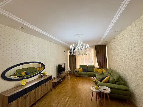 Satılır 3 otaqlı mənzil 129 m²