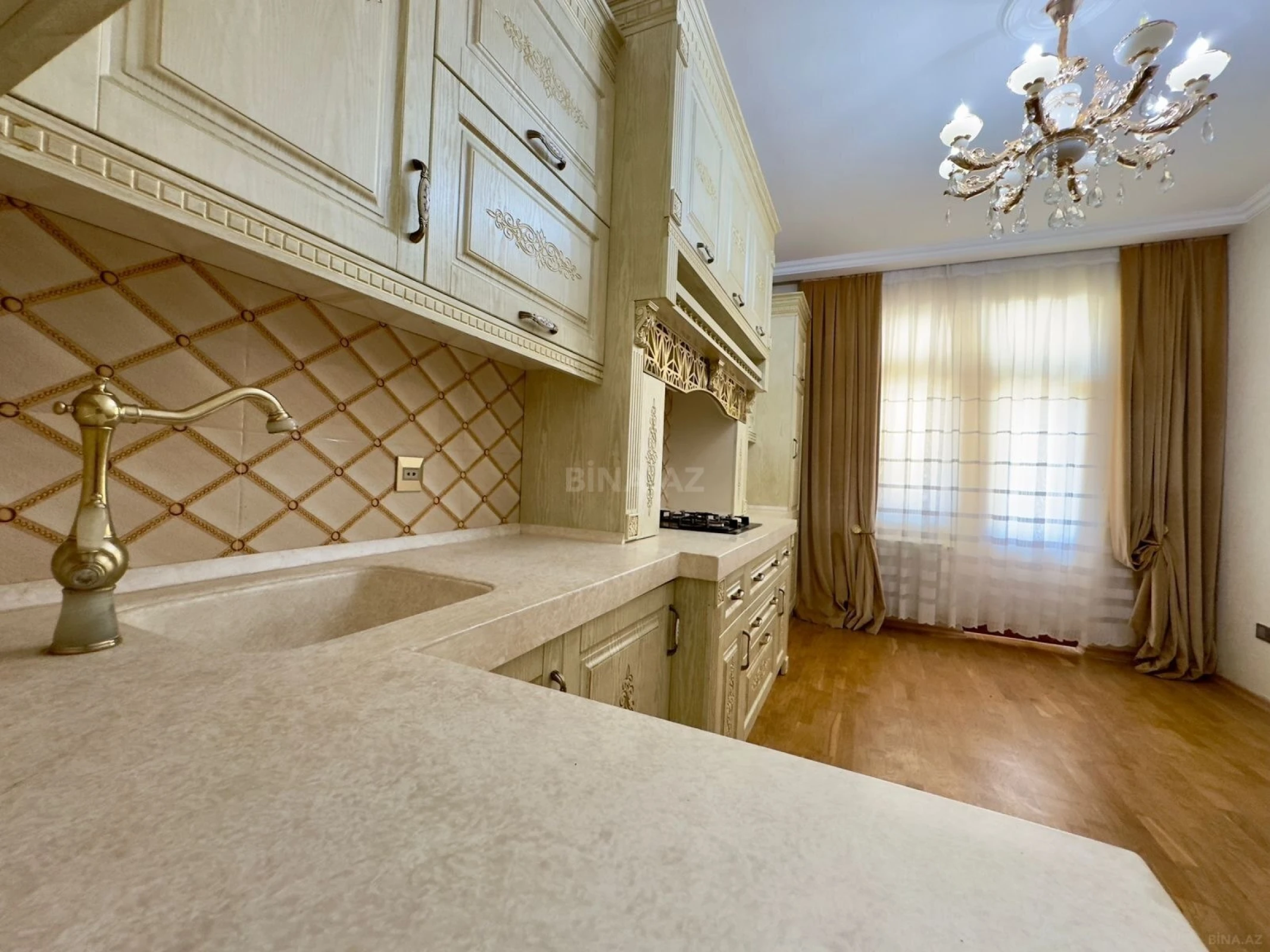 Satılır 3 otaqlı mənzil 129 m²