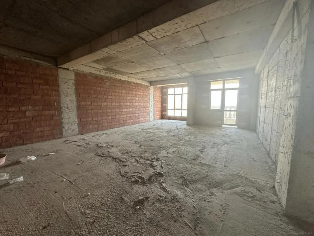 Satılır 4 otaqlı mənzil 261 m²