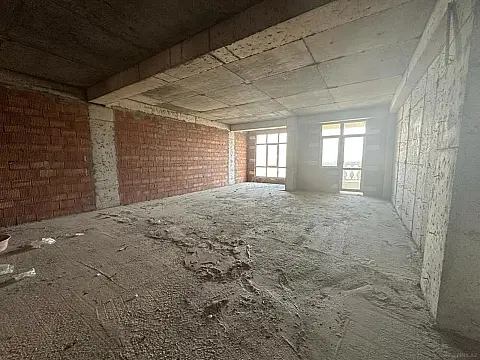 Satılır 4 otaqlı mənzil 261 m²