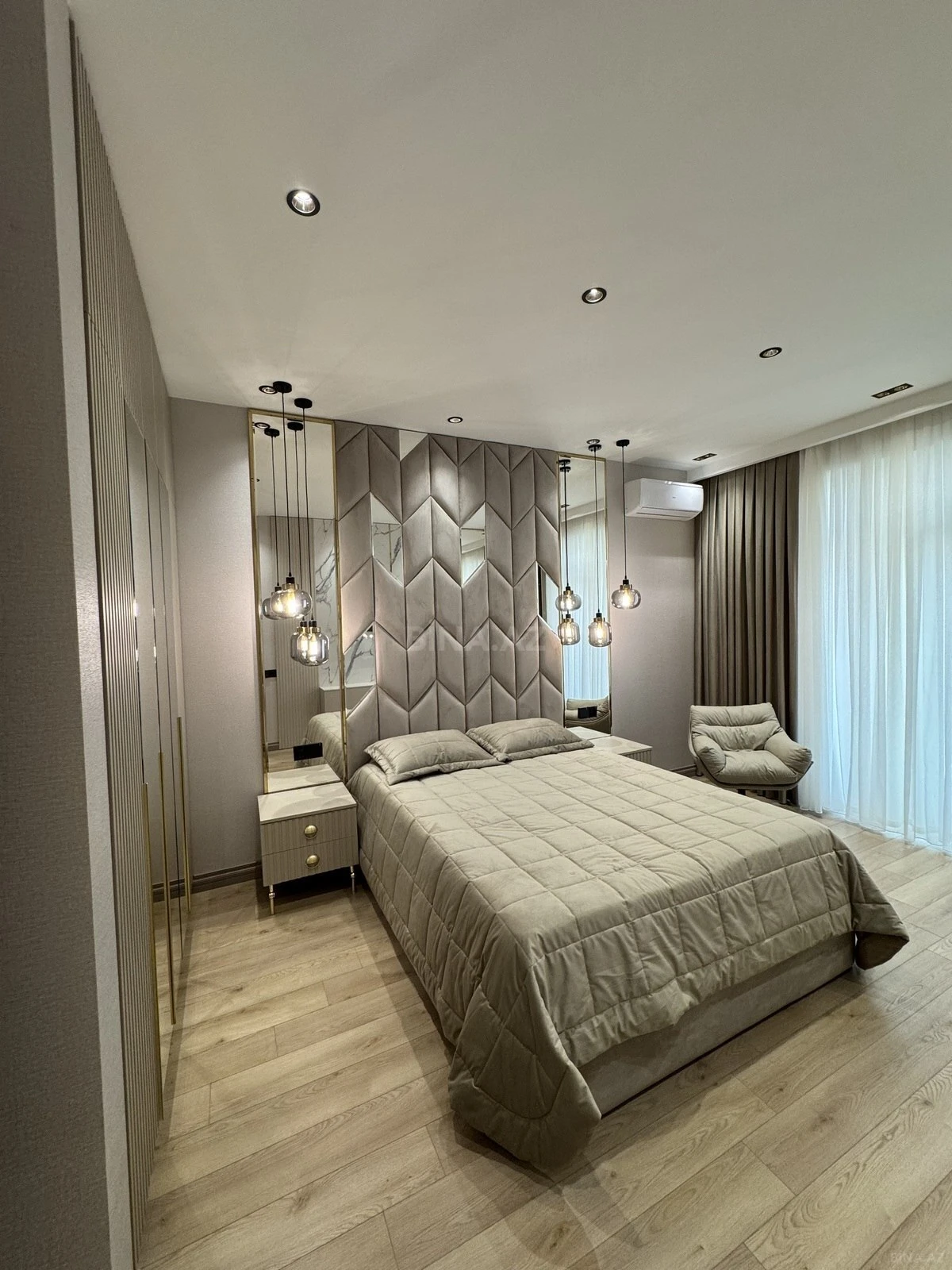 Satılır 3 otaqlı mənzil 98 m²