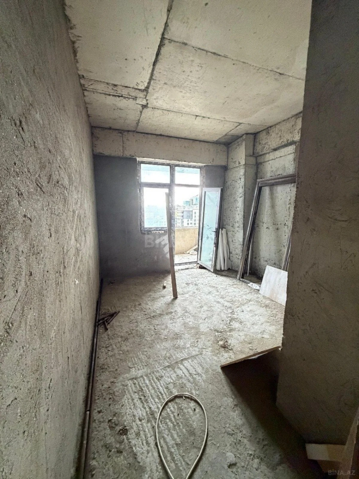 Satılır 2 otaqlı mənzil 95 m²