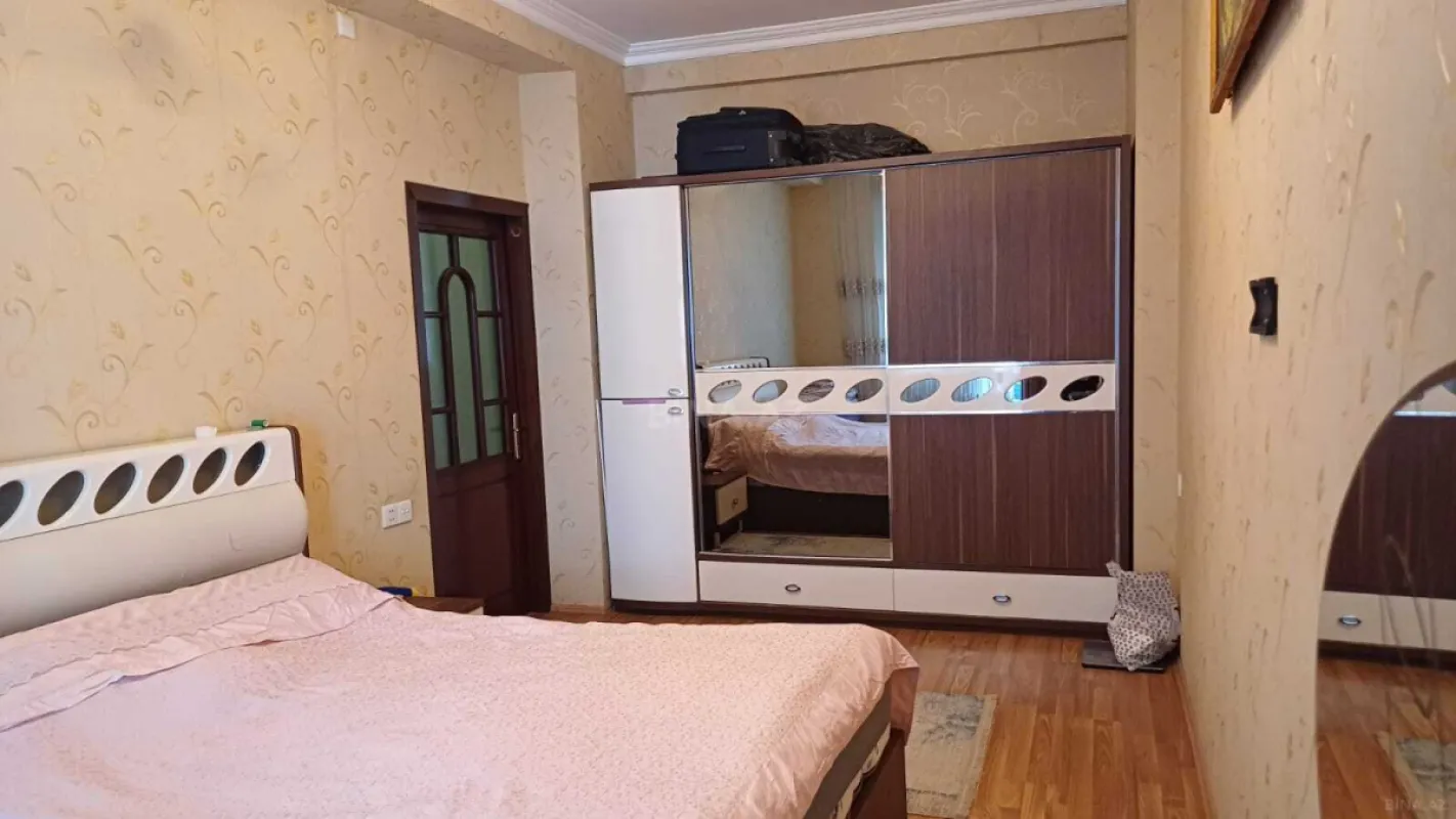 Satılır 2 otaqlı mənzil 81 m²