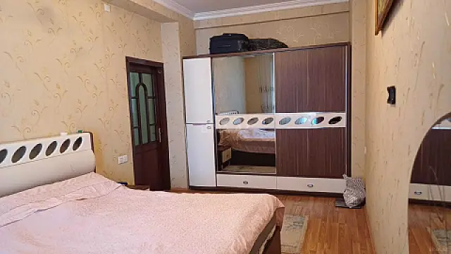 Satılır 2 otaqlı mənzil 81 m²