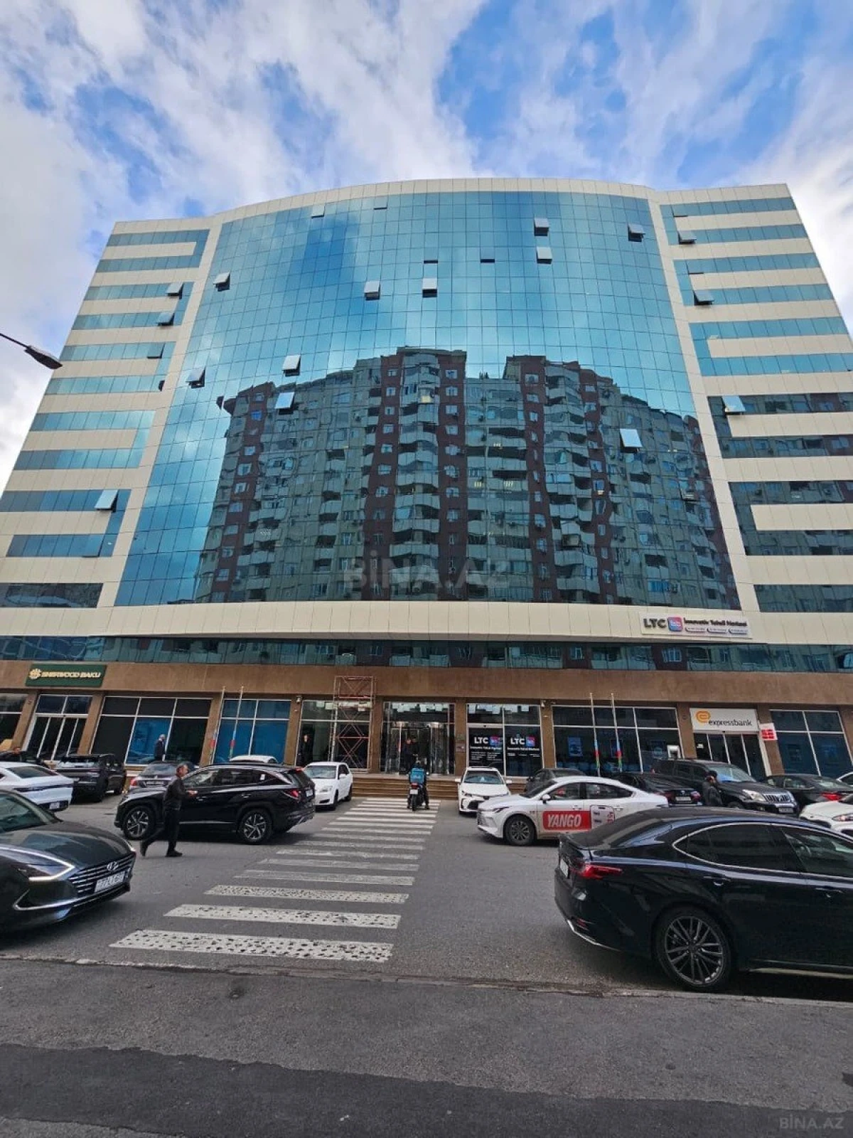 Satılır 2 otaqlı mənzil 81 m²