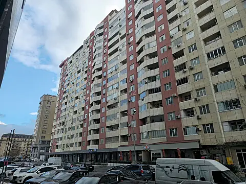 Satılır 2 otaqlı mənzil 81 m²