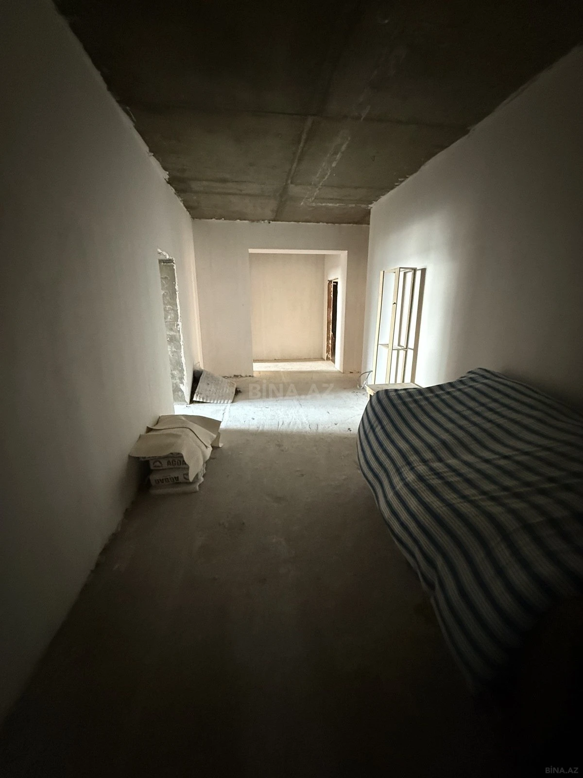 Satılır 3 otaqlı mənzil 154 m²