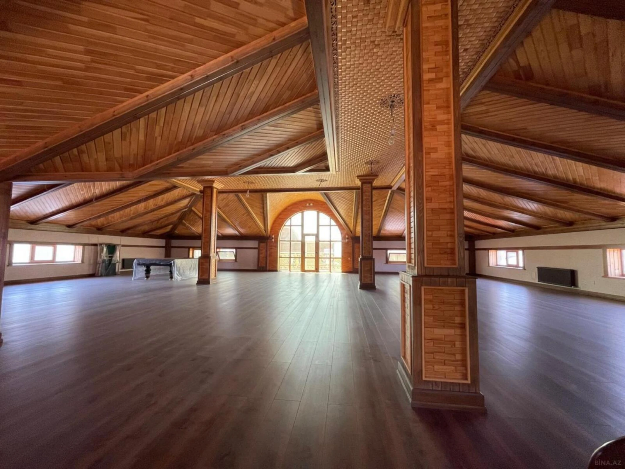 Satılır 7 otaqlı həyət evi 1000 m²