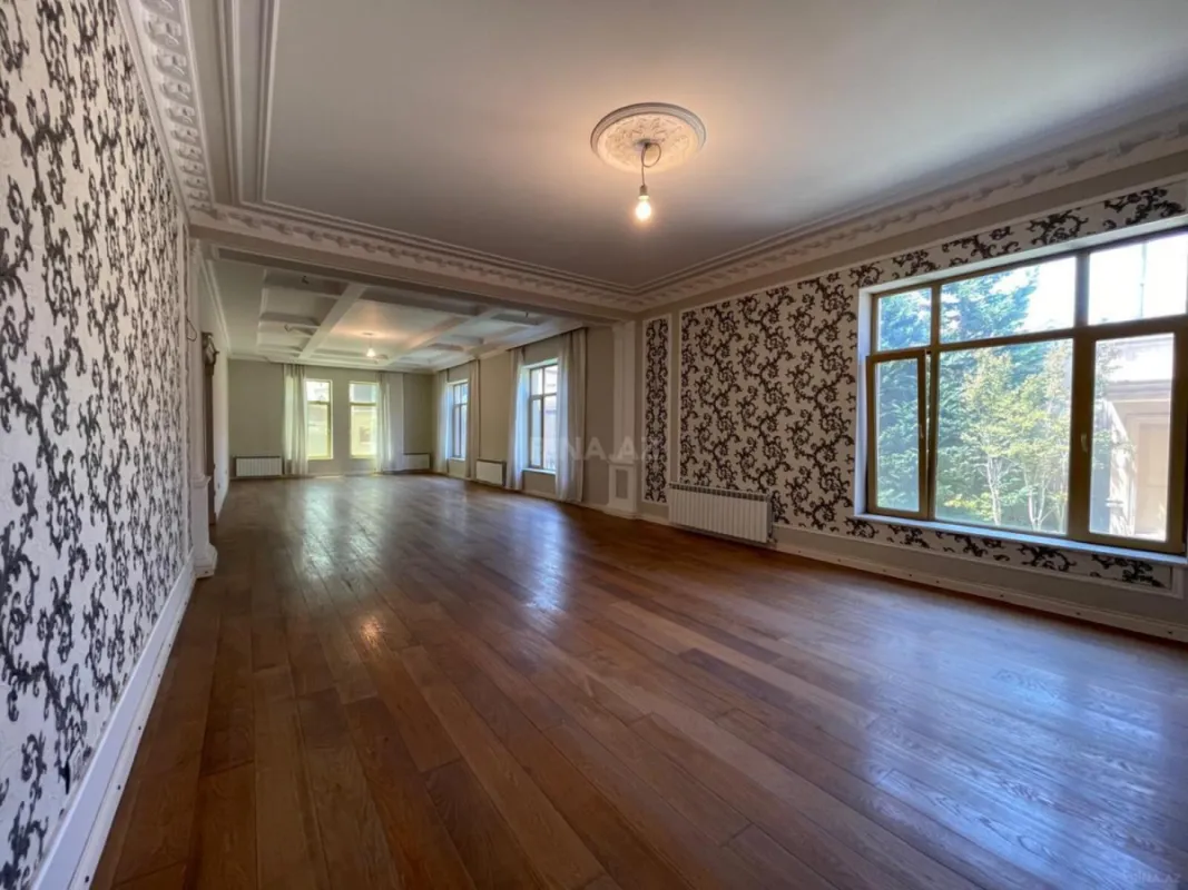 Satılır 7 otaqlı həyət evi 1000 m²