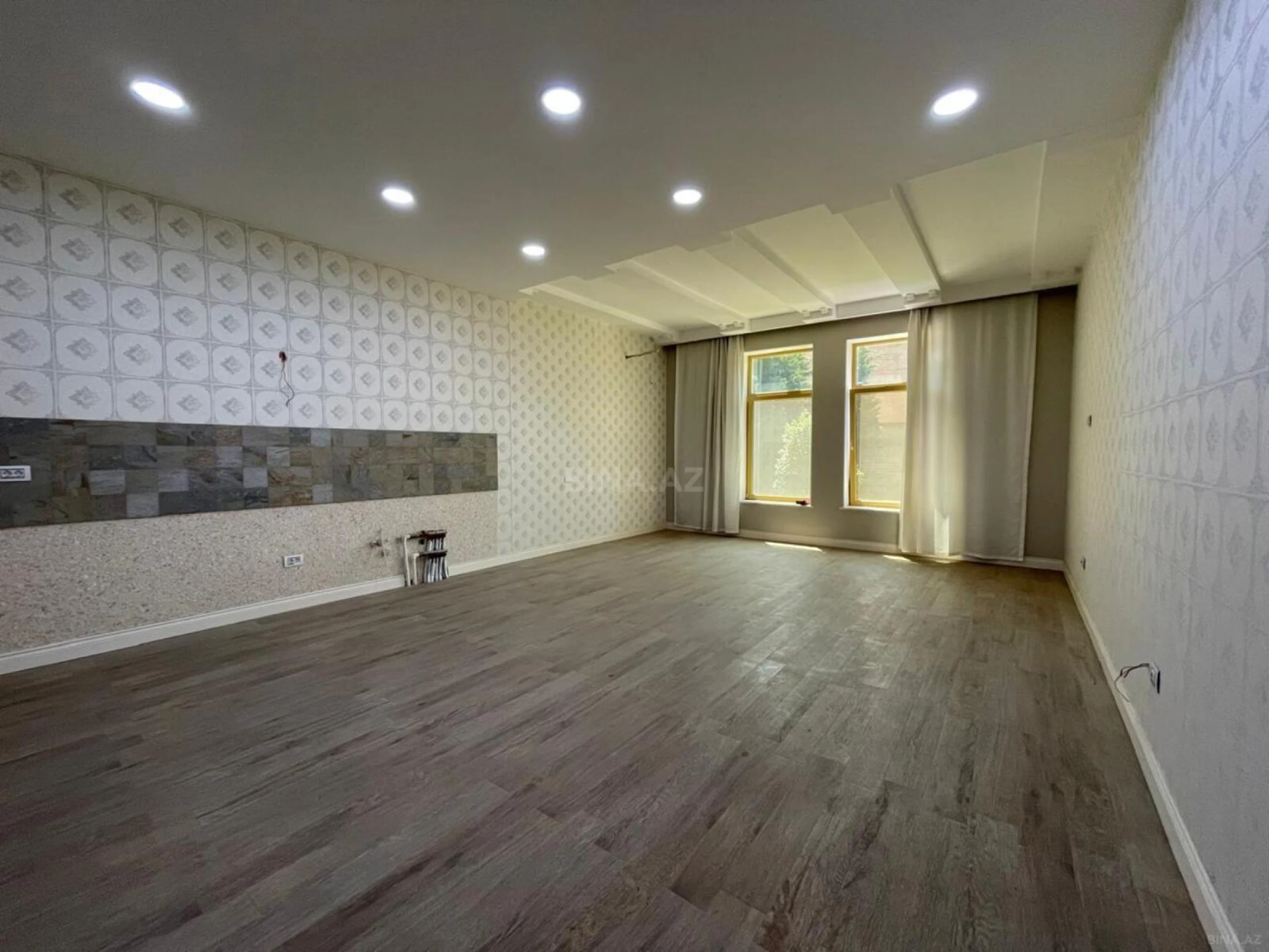Satılır 7 otaqlı həyət evi 1000 m²