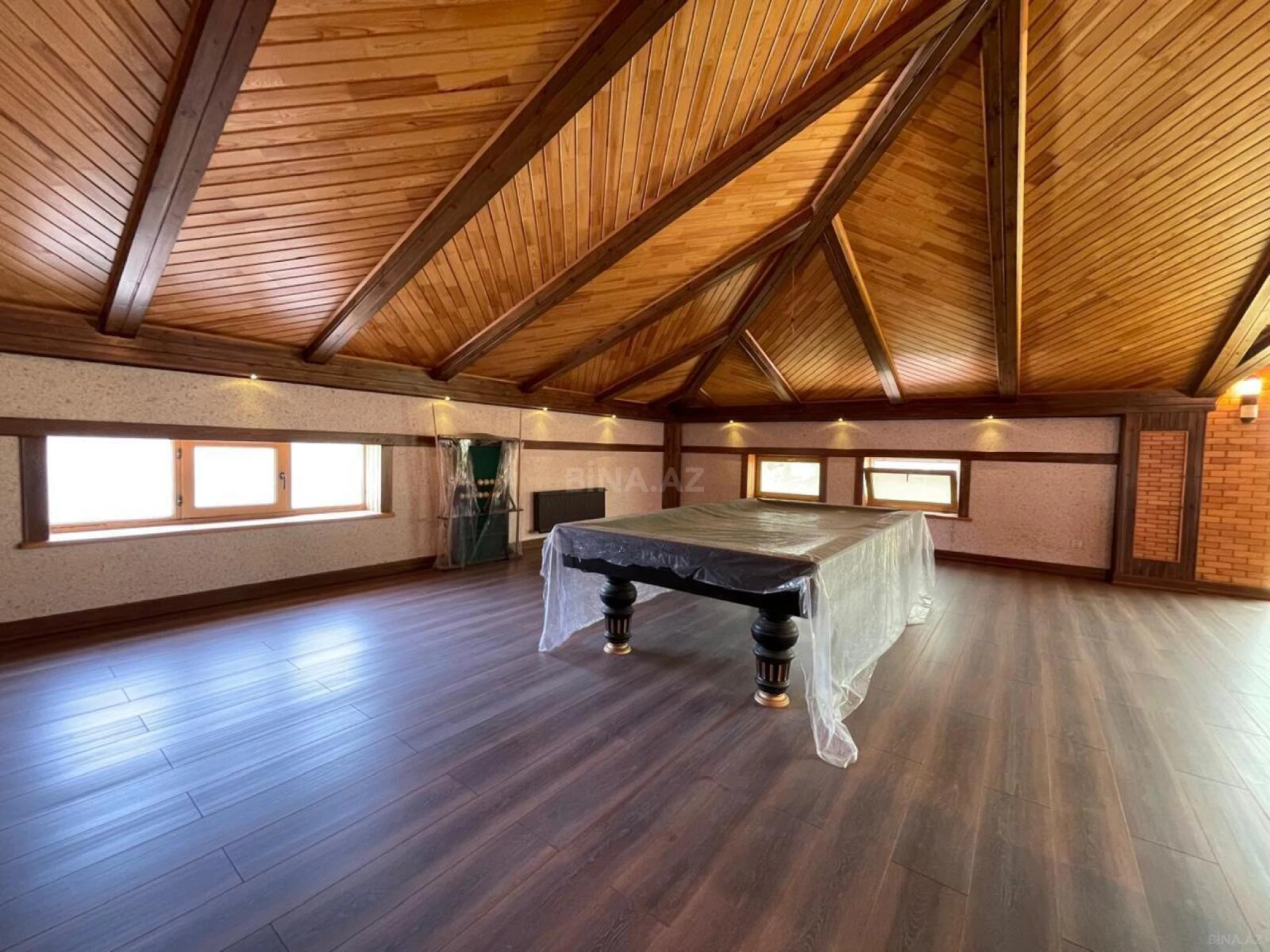 Satılır 7 otaqlı həyət evi 1000 m²