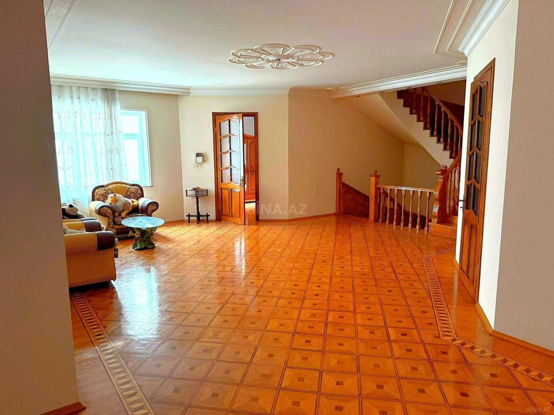 Satılır 7 otaqlı həyət evi 550.5 m²