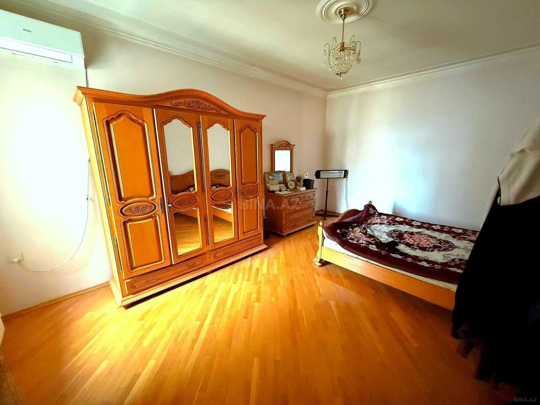 Satılır 7 otaqlı həyət evi 550.5 m²