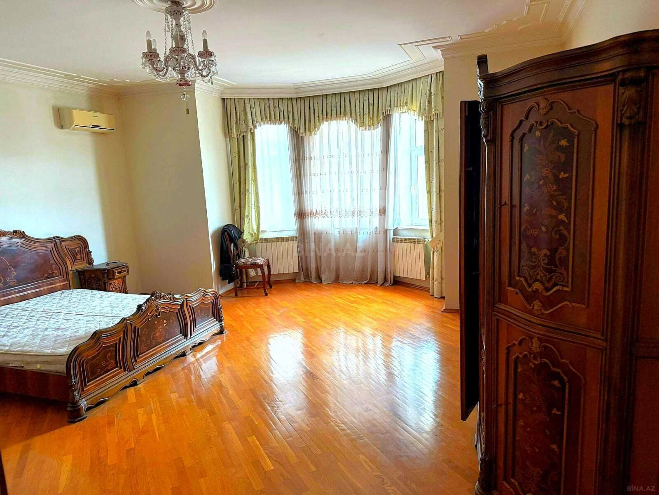 Satılır 7 otaqlı həyət evi 550.5 m²