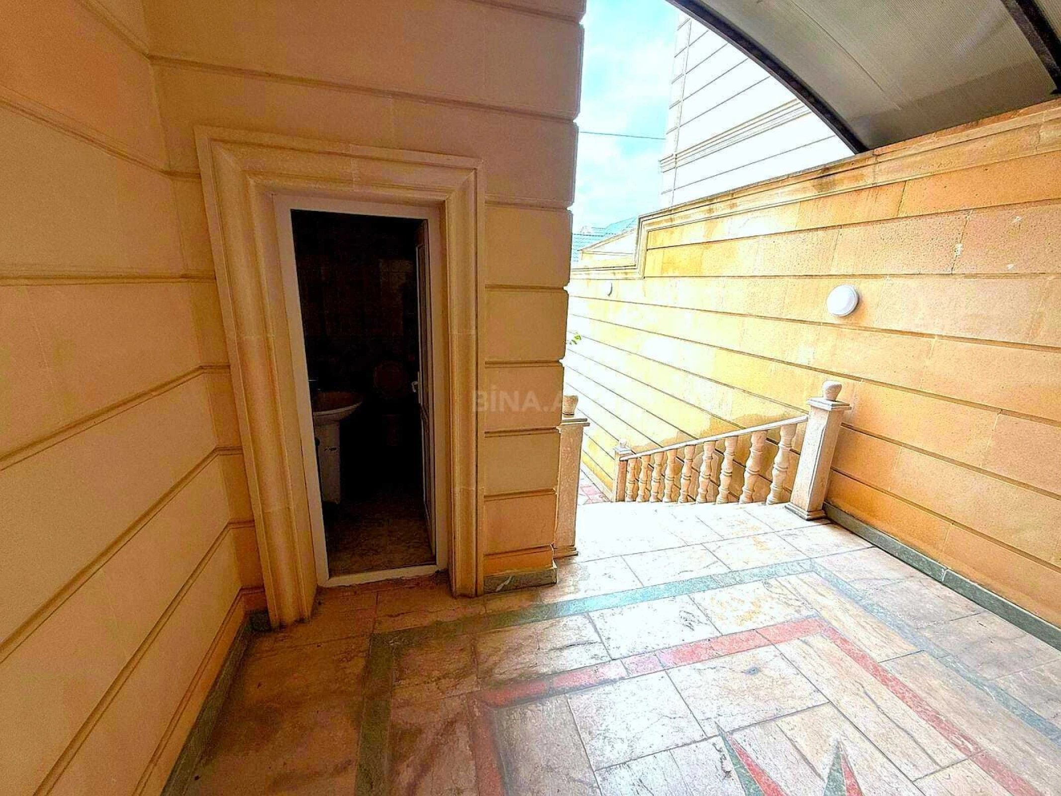 Satılır 7 otaqlı həyət evi 550.5 m²