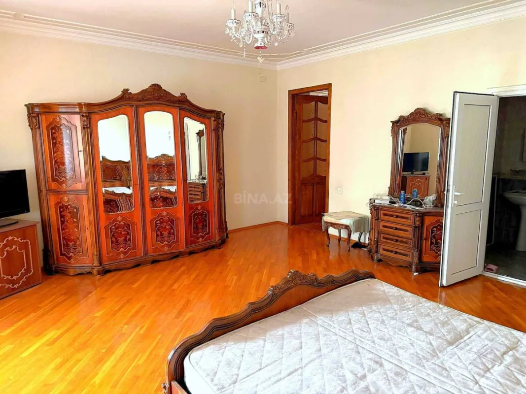 Satılır 7 otaqlı həyət evi 550.5 m²