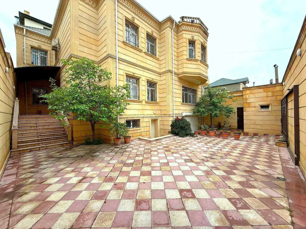 Satılır 7 otaqlı həyət evi 550.5 m²